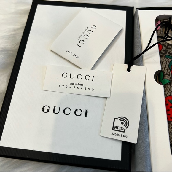 GUCCI Authentic RFID Iphone X/XS Phone Case - Picture 3 of 5